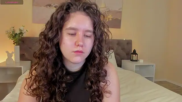 Snapshot of Ariella_Sol chatting on 06-20-26, 01:10 Ariella Sol online show from 06-20-26, 01:10