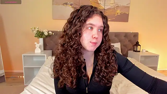 Snapshot of Ariella_Sol chatting on 06-11-26, 01:16 Ariella Sol online show from 06-11-26, 01:16