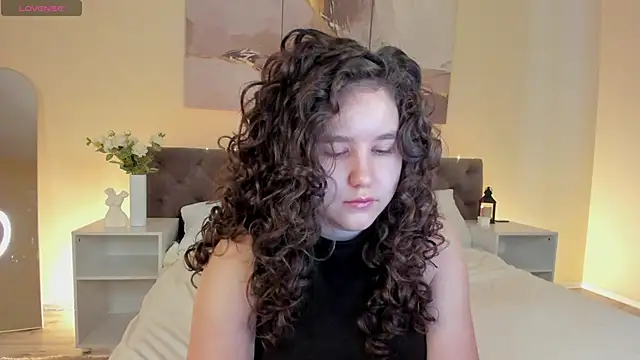Ariella Sol online show from 05-06-26, 01:20