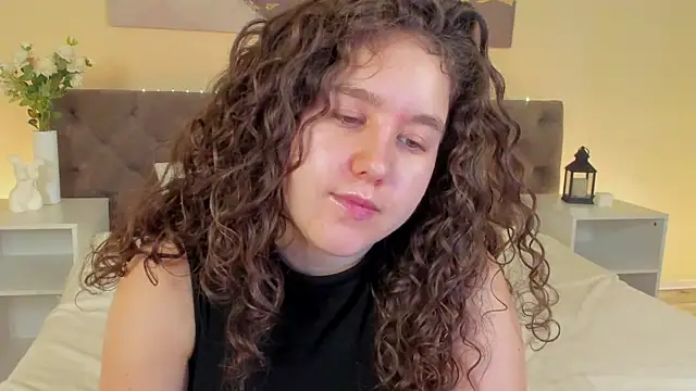 Snapshot of Ariella_Sol chatting on 06-18-26, 01:04 Ariella Sol online show from 06-18-26, 01:04