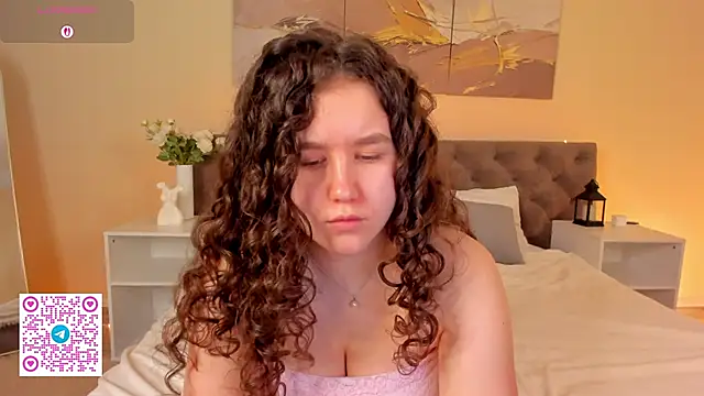 Snapshot of Ariella_Sol chatting on 06-11-26, 02:53 Ariella Sol online show from 06-11-26, 02:53