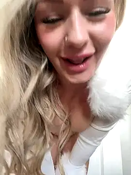 LoveShae  online show from 10-13-25, 05:47