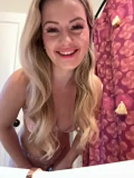 LoveShae  online show from 10-15-25, 04:15