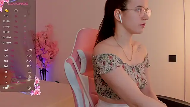 sweeet july online show from 02-21-25, 04:40