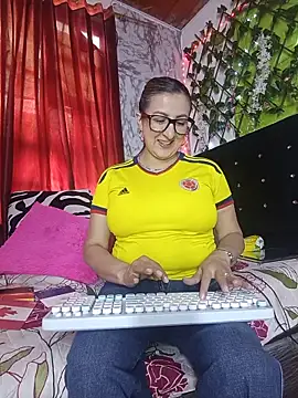 Snapshot of any_mour chatting on 06-17-26, 05:34 any mour online show from 06-17-26, 05:34