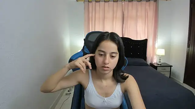 Snapshot of Antonella_heinz chatting on 11-03-25, 06:00 Antonella heinz online show from 11-03-25, 06:00