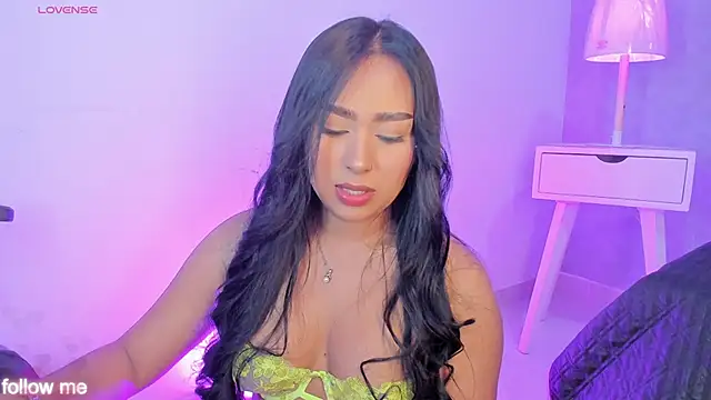 Snapshot of Cameliaa_Smiith chatting on 10-21-25, 02:11 Cameliaa Smiith online show from 10-21-25, 02:11