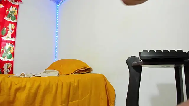 Anahi Cruz7 online show from 12-19-24, 05:08