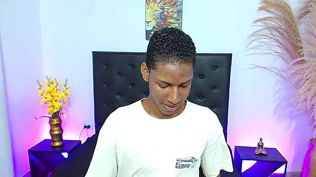 maiki18  online show from 10-25-25, 02:07