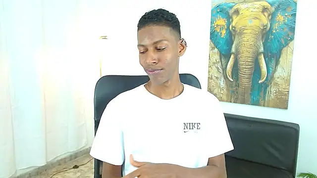 maiki18  online show from 11-12-25, 08:56