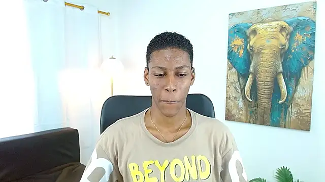 maiki18  online show from 12-18-25, 09:07