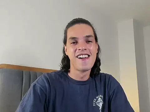 uglycoyote18 online show from 08-02-26, 12:42