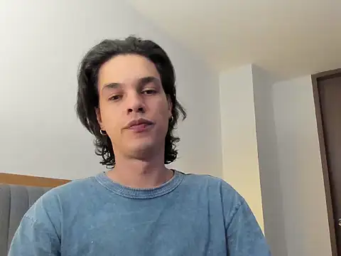 uglycoyote18 online show from 04-26-26, 10:34