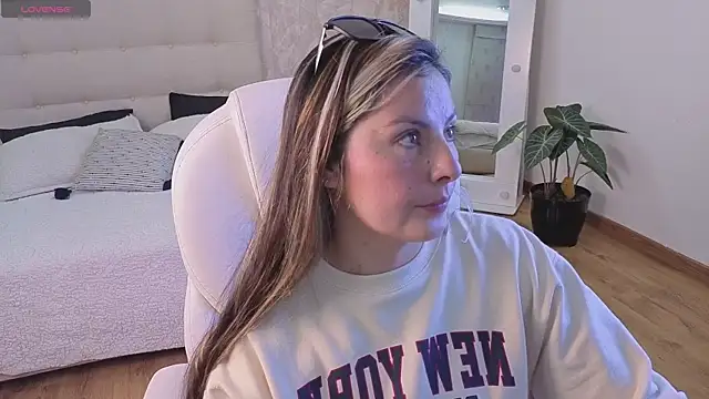Snapshot of brandy_sweet_ chatting on 09-27-25, 03:40 brandy sweet online show from 09-27-25, 03:40