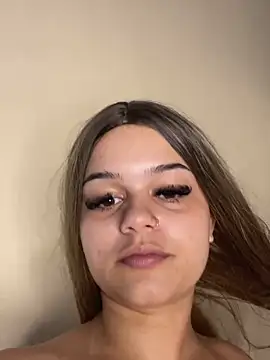 Snapshot of Lolacavalona chatting on 12-03-24, 04:22 Lolacavalona online show from 12-03-24, 04:22
