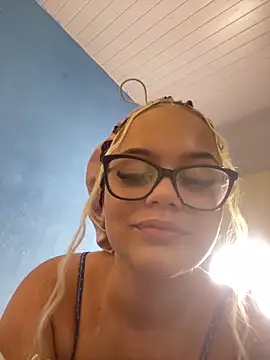 Snapshot of Lolacavalona chatting on 12-30-24, 12:00 Lolacavalona online show from 12-30-24, 12:00