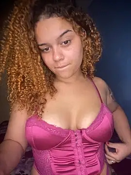 Snapshot of Lolacavalona chatting on 10-14-25, 12:00 Lolacavalona online show from 10-14-25, 12:00