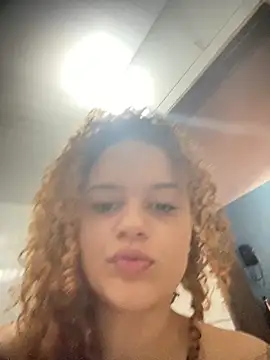Snapshot of Lolacavalona chatting on 10-03-25, 03:46 Lolacavalona online show from 10-03-25, 03:46