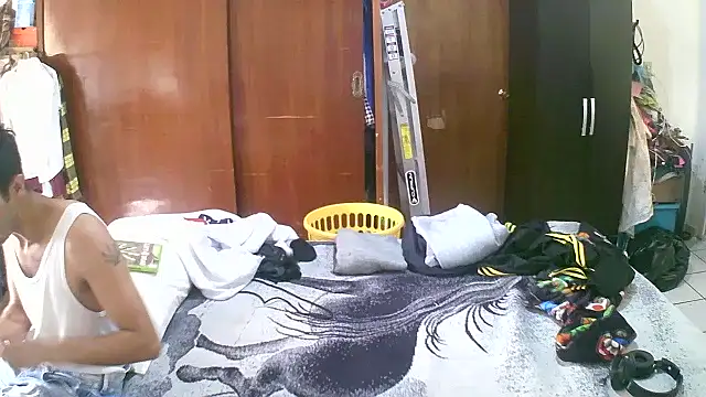 Snapshot of jperezofficial1 chatting on 09-29-25, 04:34 jperezofficial1 online show from 09-29-25, 04:34