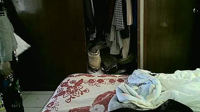 Snapshot of jperezofficial1 chatting on 09-09-25, 05:33 jperezofficial1 online show from 09-09-25, 05:33