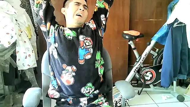 Snapshot of jperezofficial1 chatting on 10-18-25, 05:59 jperezofficial1 online show from 10-18-25, 05:59