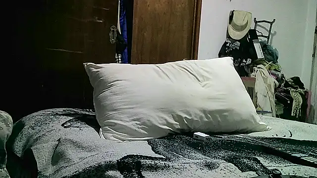 Snapshot of jperezofficial1 chatting on 10-07-25, 04:35 jperezofficial1 online show from 10-07-25, 04:35