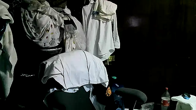 Snapshot of jperezofficial1 chatting on 10-15-25, 08:11 jperezofficial1 online show from 10-15-25, 08:11