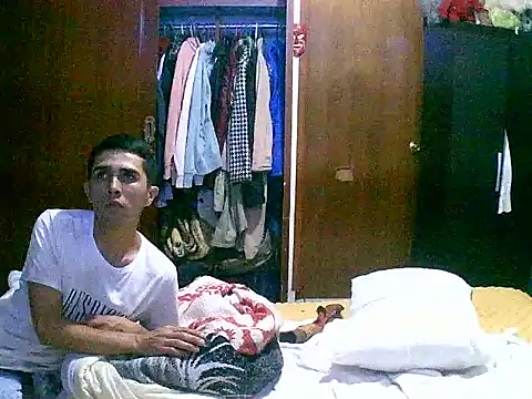 Snapshot of jperezofficial1 chatting on 09-10-25, 08:13 jperezofficial1 online show from 09-10-25, 08:13