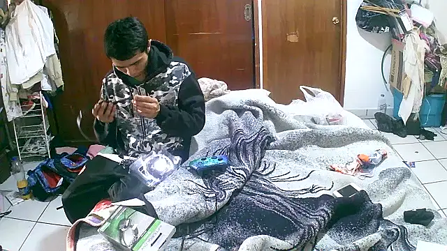 Snapshot of jperezofficial1 chatting on 10-08-25, 05:02 jperezofficial1 online show from 10-08-25, 05:02