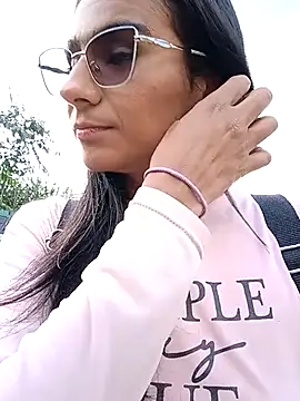 Leslly  online show from 04-22-26, 01:18