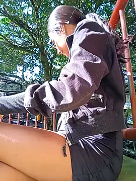 Leslly  online show from 04-23-26, 01:24