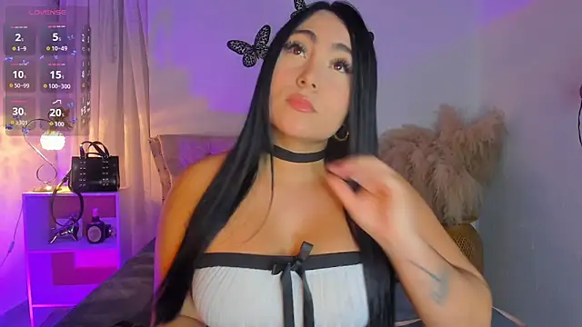 Sarahballiston  online show from 12-16-25, 01:32