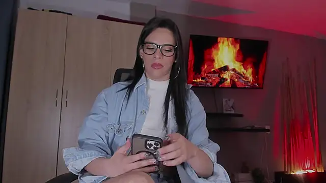 danna v online show from 11-23-25, 02:21