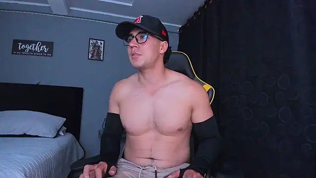 owengray2n online show from 11-30-25, 03:29