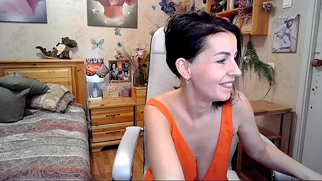 Snapshot of Kendra_Mom chatting on 03-15-25, 01:18 Kendra Mom online show from 03-15-25, 01:18