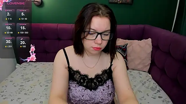 Snapshot of Emily_Amorre chatting on 10-16-25, 01:36 Emily Amorre online show from 10-16-25, 01:36