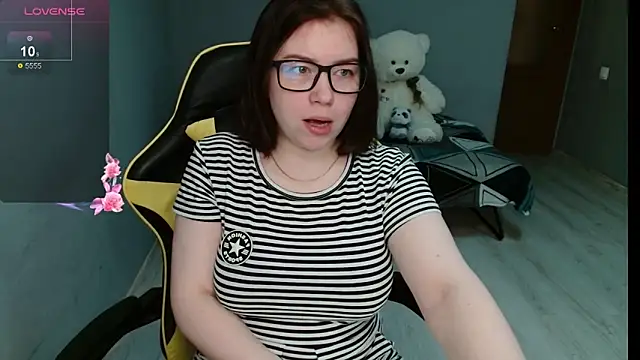 Snapshot of Emily_Amorre chatting on 10-06-25, 01:18 Emily Amorre online show from 10-06-25, 01:18