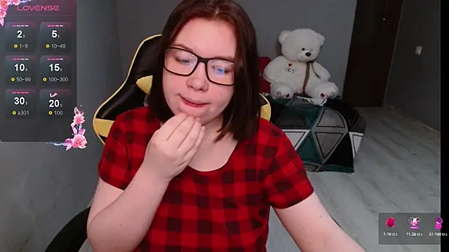 Snapshot of Emily_Amorre chatting on 09-24-25, 01:13 Emily Amorre online show from 09-24-25, 01:13