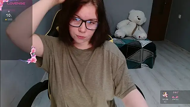 Snapshot of Emily_Amorre chatting on 11-07-25, 04:44 Emily Amorre online show from 11-07-25, 04:44