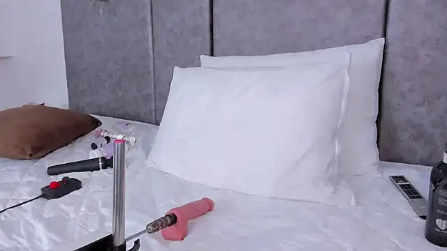 SelenaGmez online show from 03-01-26, 12:10