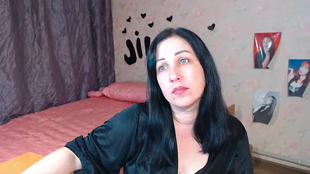 Snapshot of JillStevens chatting on 11-18-25, 03:32 JillStevens online show from 11-18-25, 03:32