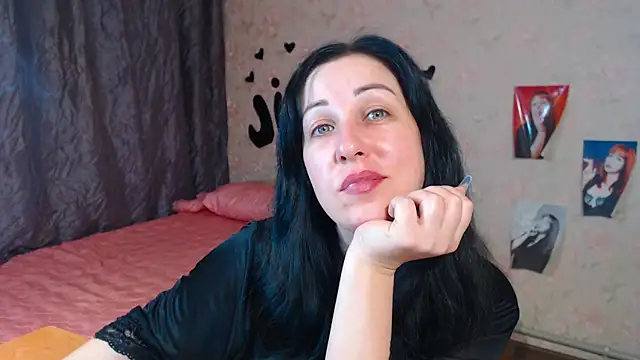 Snapshot of JillStevens chatting on 11-14-25, 06:28 JillStevens online show from 11-14-25, 06:28