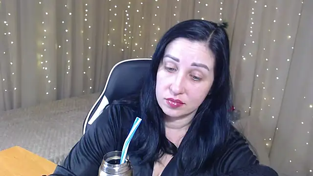 Snapshot of JillStevens chatting on 01-07-26, 12:04 JillStevens online show from 01-07-26, 12:04