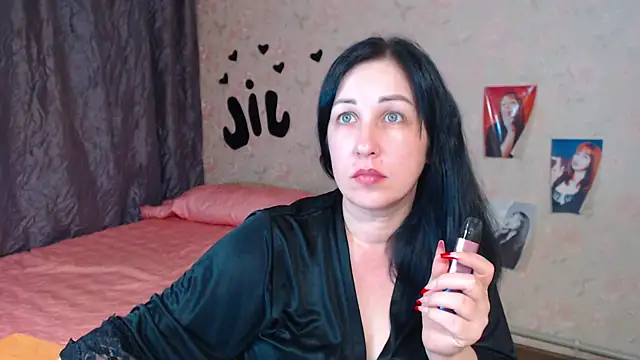 Snapshot of JillStevens chatting on 11-21-25, 04:00 JillStevens online show from 11-21-25, 04:00