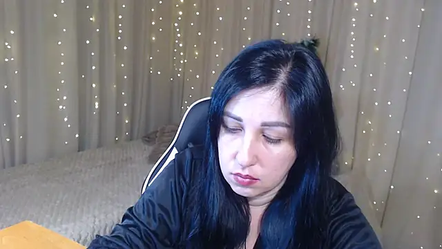 Snapshot of JillStevens chatting on 01-12-26, 02:18 JillStevens online show from 01-12-26, 02:18