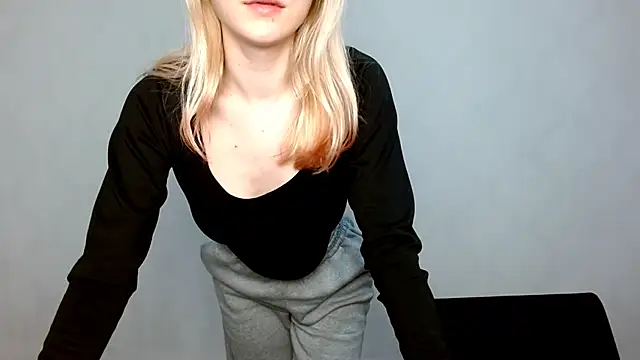 Snapshot of cindi_hot chatting on 02-20-25, 11:20 cindi hot online show from 02-20-25, 11:20