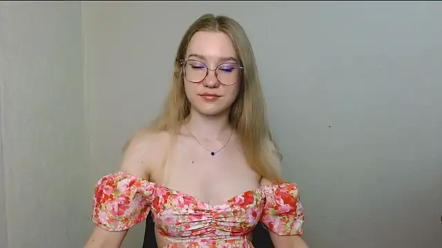 Snapshot of cindi_hot chatting on 07-07-26, 10:19 cindi hot online show from 07-07-26, 10:19