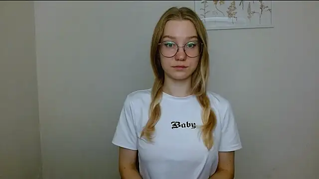 Snapshot of cindi_hot chatting on 09-26-25, 09:05 cindi hot online show from 09-26-25, 09:05