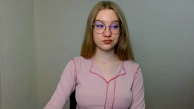 Snapshot of cindi_hot chatting on 06-17-26, 10:03 cindi hot online show from 06-17-26, 10:03