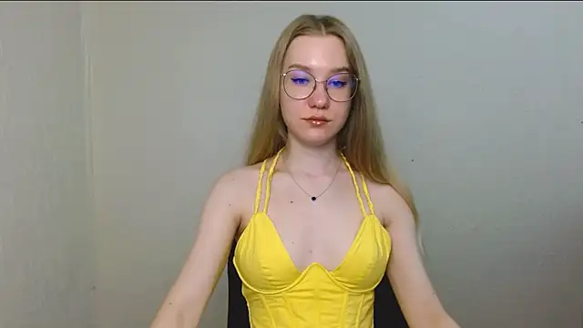 Snapshot of cindi_hot chatting on 07-18-26, 10:35 cindi hot online show from 07-18-26, 10:35